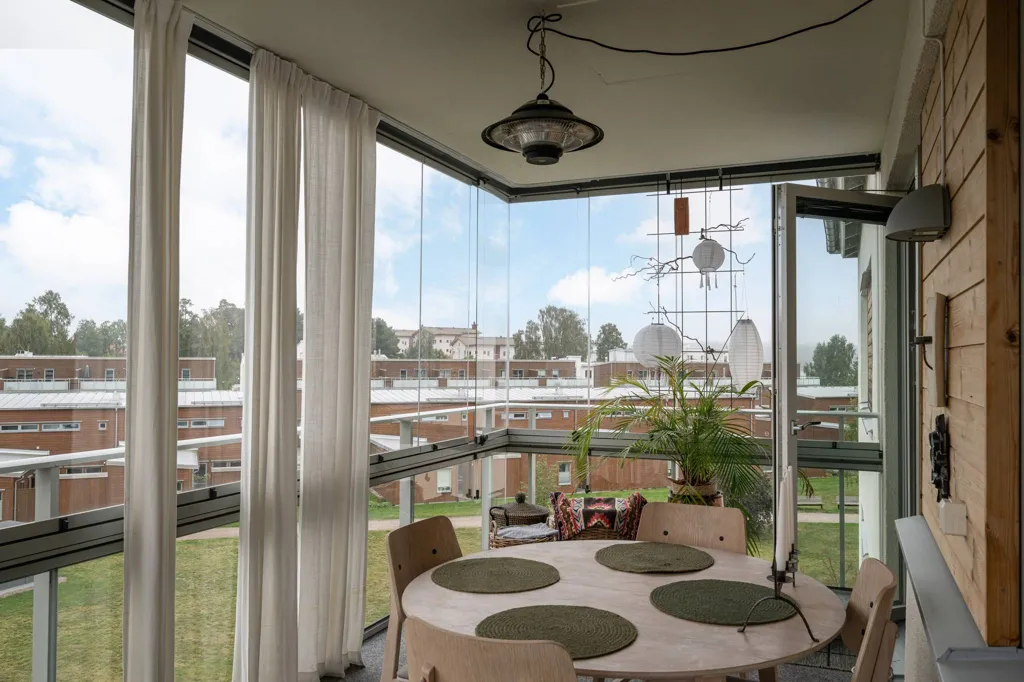 Balcone - Three-Bedroom Apartment with Balcony in Nyköping