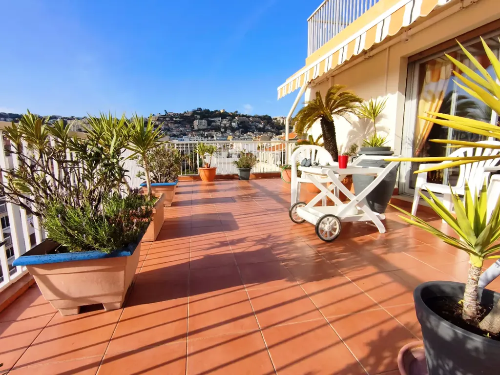 Terrasse - Appartement en Dernier Étage avec Terrasses à Nice