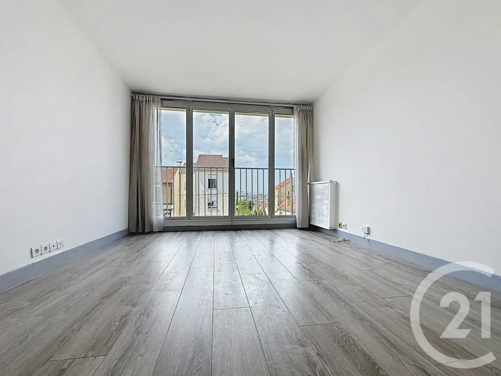 Toad - Renovated Flat with Garden View in Nanterre