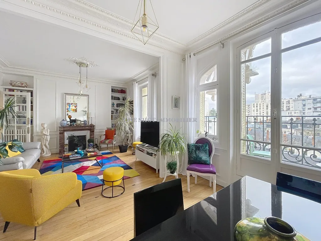 Living Room - Top-Floor Flat with City View in Orléans