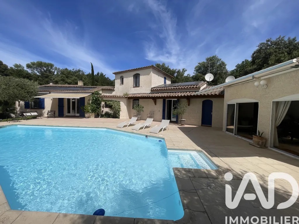 Piscine - Maison Traditionnelle avec Piscine à Labastide-de-Virac