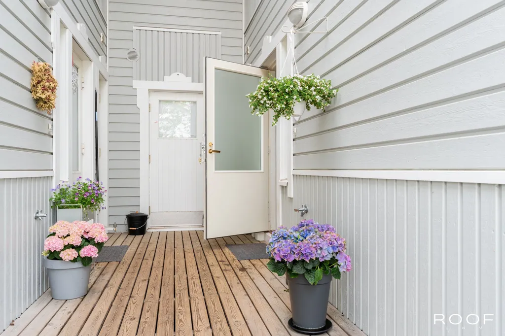 Entrée - Modern Flat with Garden in Sundsberg