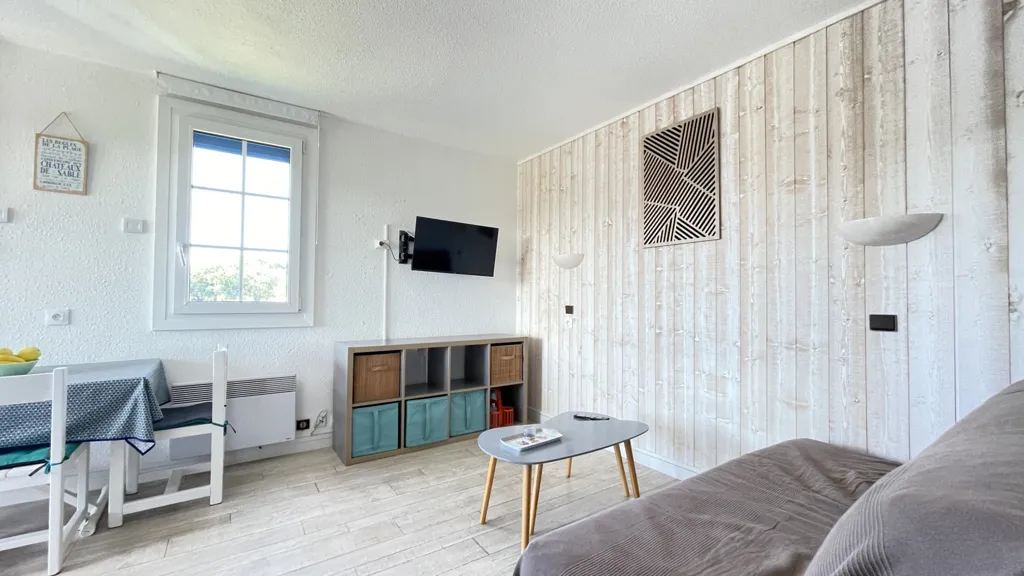 Elutuba - 2-Bed Flat with Lake View in Bourgenay