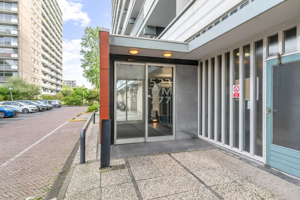 Entrée - Modern Corner Flat with Panoramic View in Haarlem
