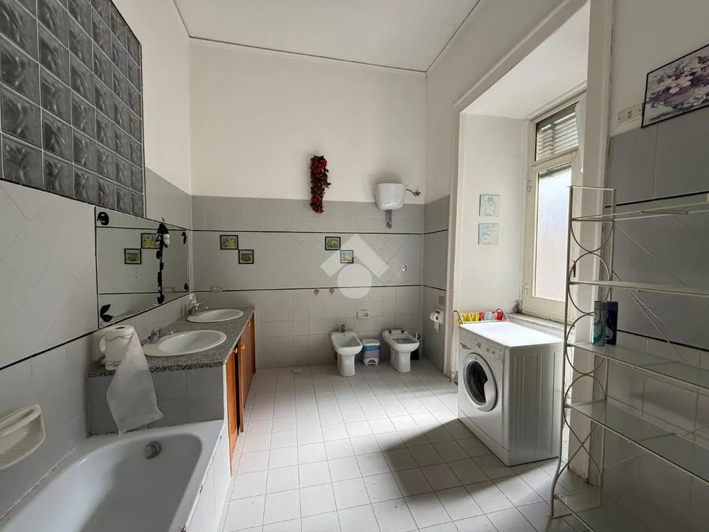 Salles de bain - Multistorey Apartment with Central Location in Naples