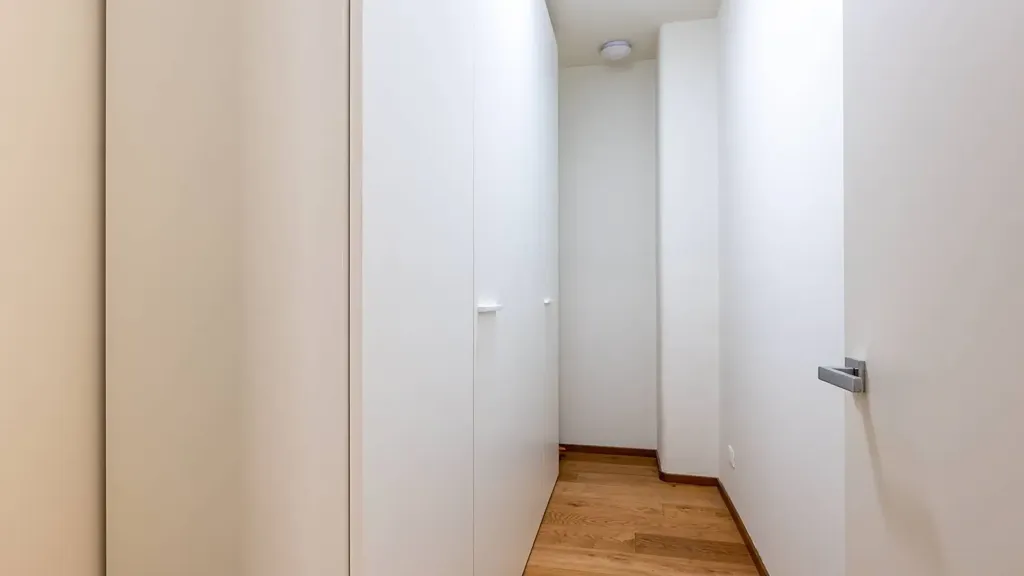 Pièces - Restored Apartment with Triple Exposure in Turin