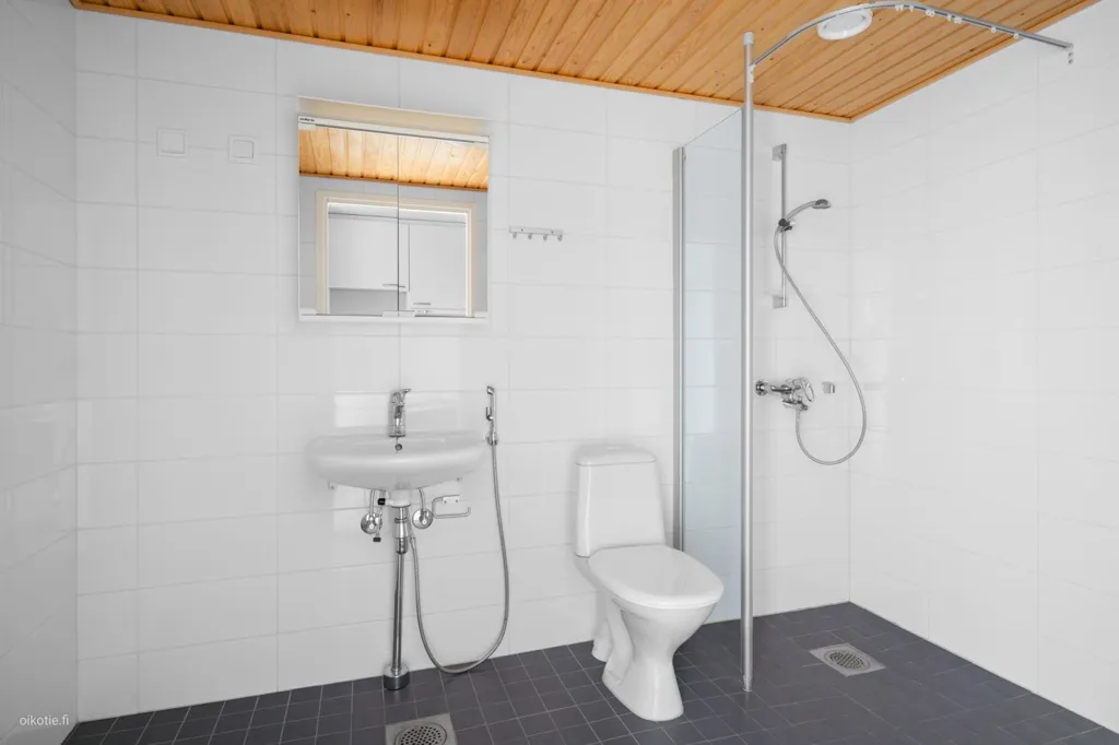 Vannitoad - Modern Studio Flat with Balcony in Pirkkala