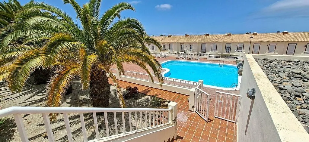 Bassein - Semi-Detached Villa with Pool in Chayofa