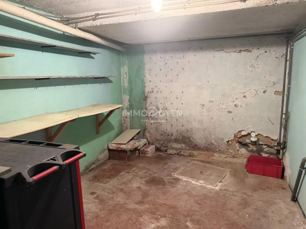 Garage - Maison avec Jardin et Cheminée à Halanzy