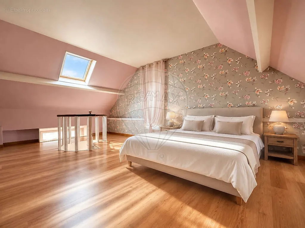 Magamistoad - Duplex with Character in Senlis Centre