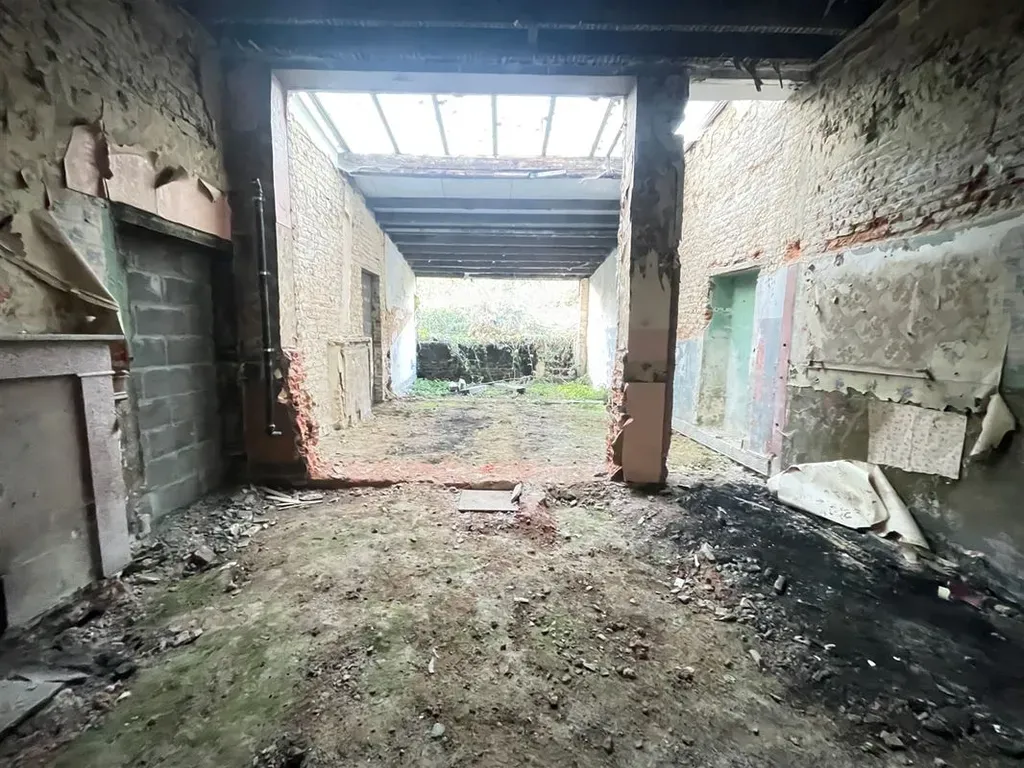 Toad - 3-Faced House Awaiting Renovation in Aulnois