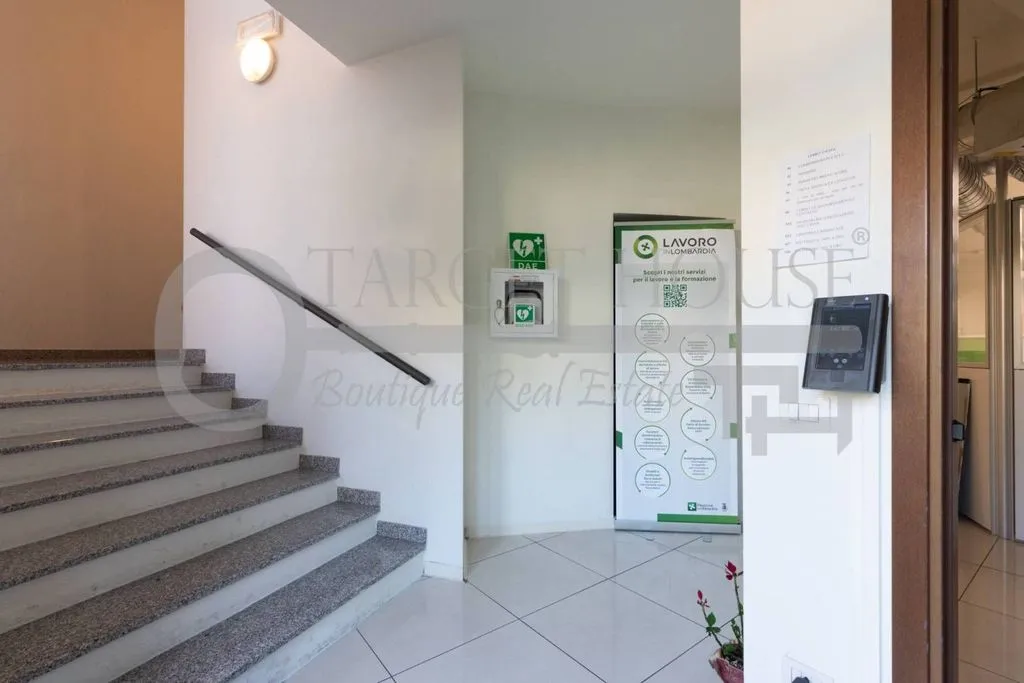 Esik - Office with Lake View in Como
