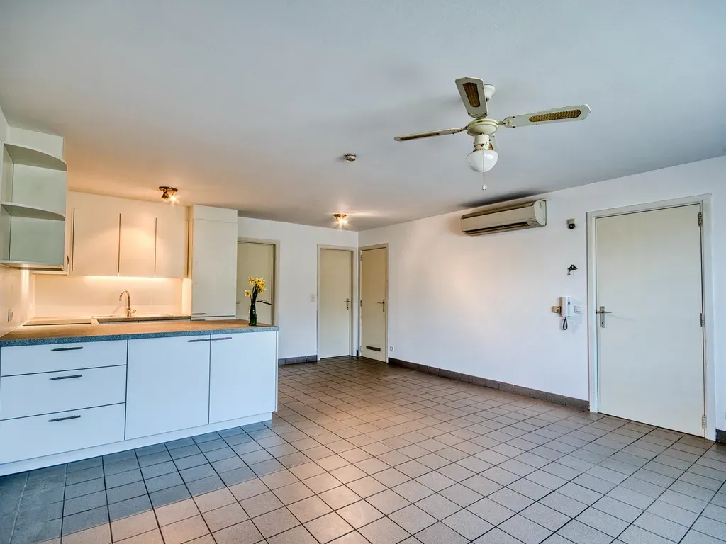Cuisine - Appartement Rénové avec Parking Gratuit à Bredene