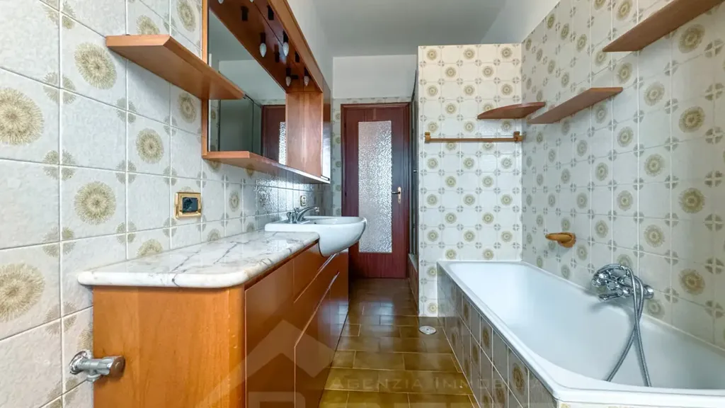 Salles de bain - Trilocale with Private Garden in Momo