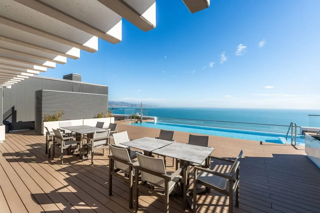 Terrace - Luxury Beachfront Flat with Pool in Marbella