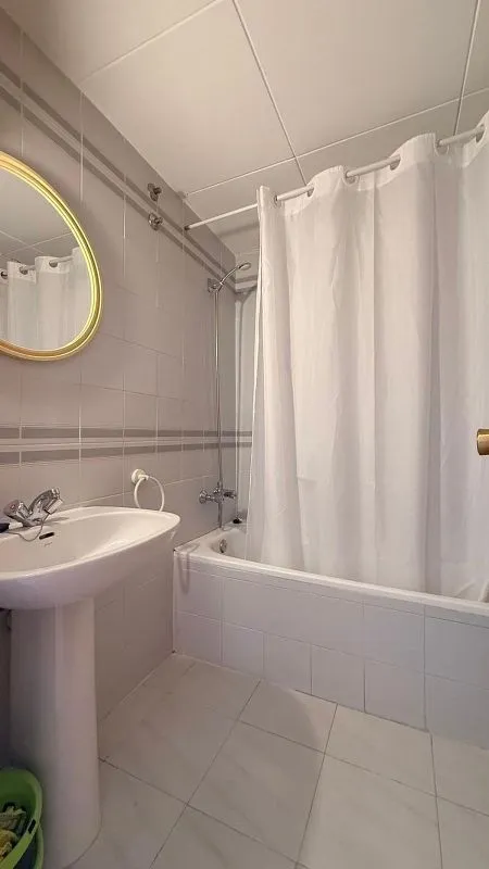Bathrooms - Apartment with Sea View in Empuriabrava