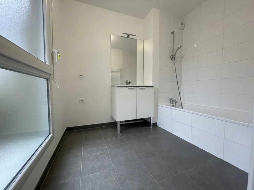 Salles de bain - Appartement 3 Pièces avec Terrasse à Bouguenais