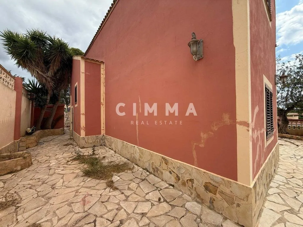 Välivaade - Five-Bedroom Chalet with Large Plot in La Nucía