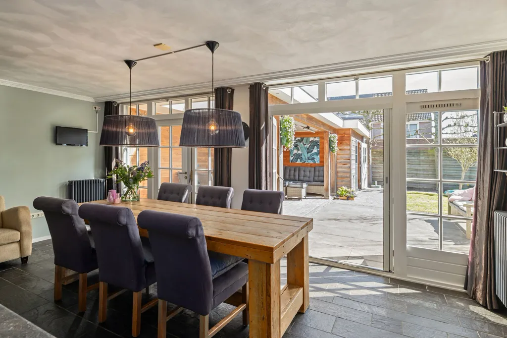 Söögituba - Spacious Two-Storey House with Garden in Hoogenboomstraat