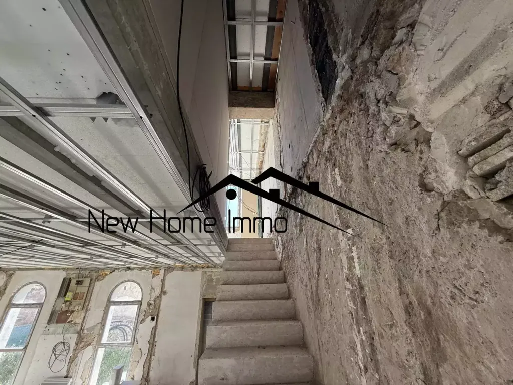 Toad - Luxury Villa with Pool Potential in Marseille