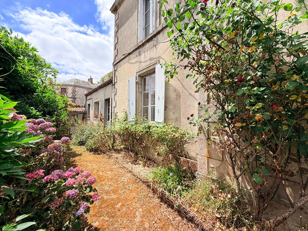Jardin - Propriété Ancienne avec Vue sur Château à Apremont