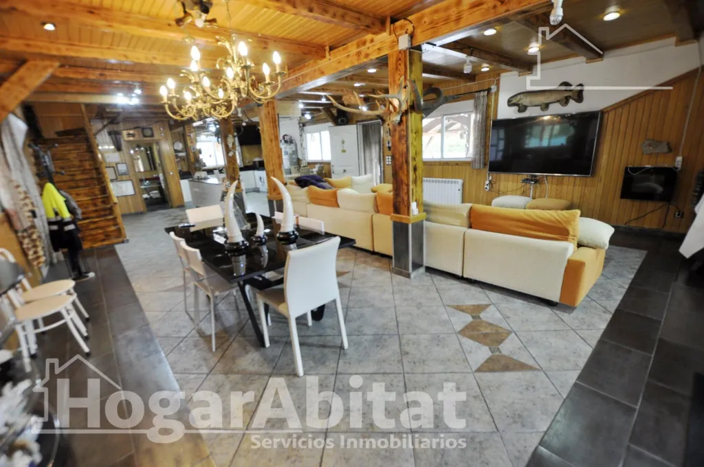 Séjour - Semi-New Chalet with Terrace in Monserrat