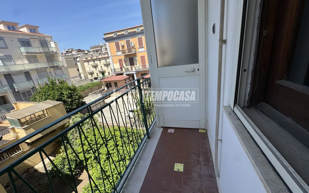 Balcony - Apartment with Balcony in Caserta Centre