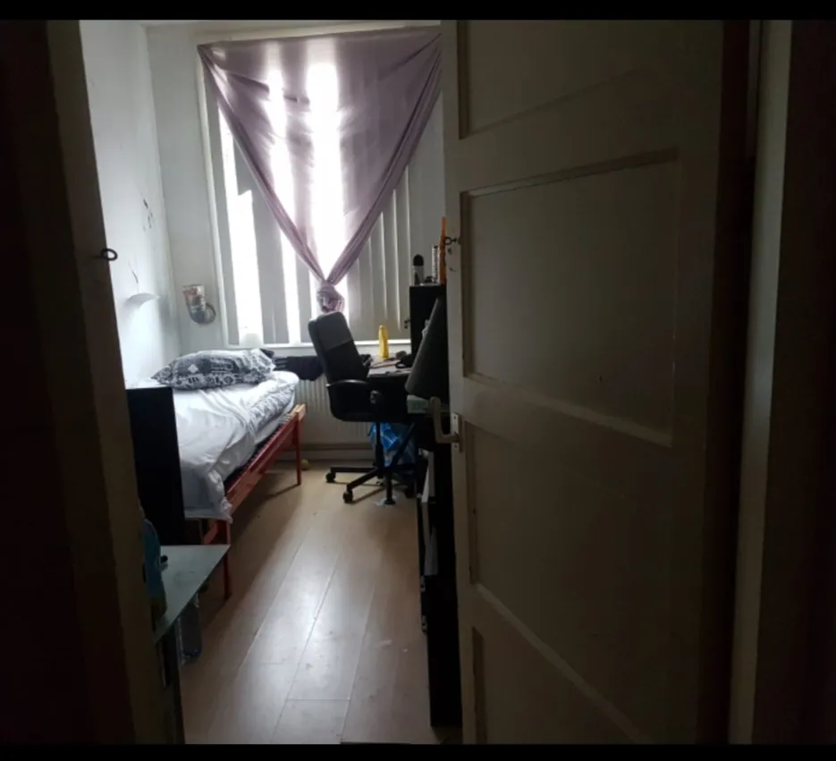 Magamistoad - Room with Balcony in Scheveningen, The Hague