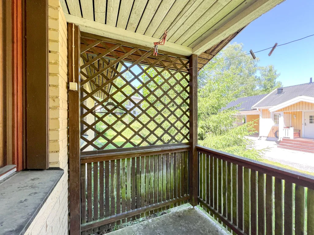 Balcon - Three-Bedroom House with Sauna in Espoonkartano
