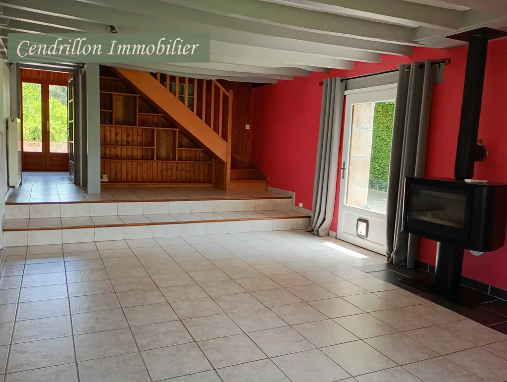 Séjour - Maison en Pierre avec Dépendances et Jardin à Proximité