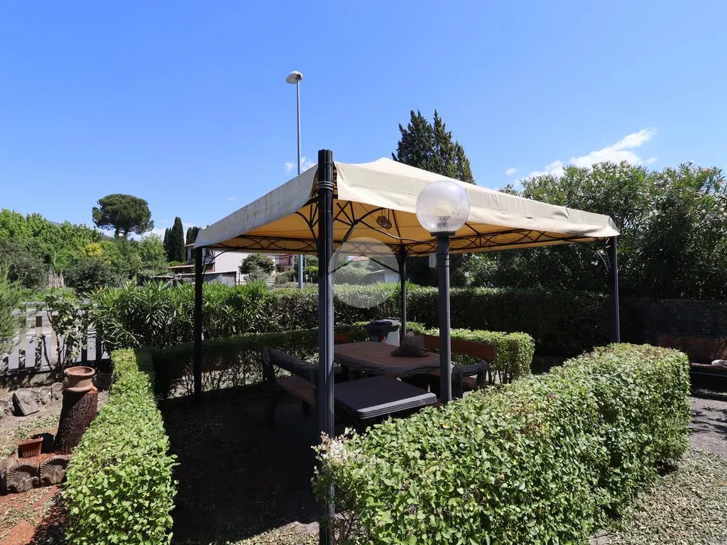 Aed - Semi-Independent House with Private Garden in Terni