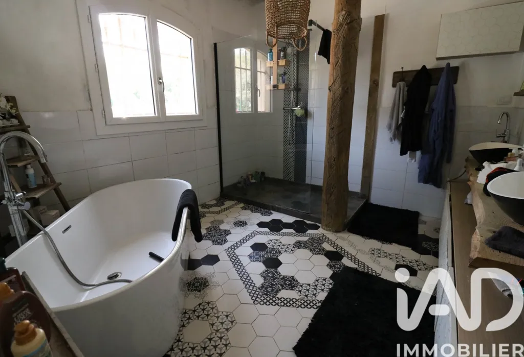 Bagni - Renovated Flat-Plan House with Pool in La Roquebrussanne