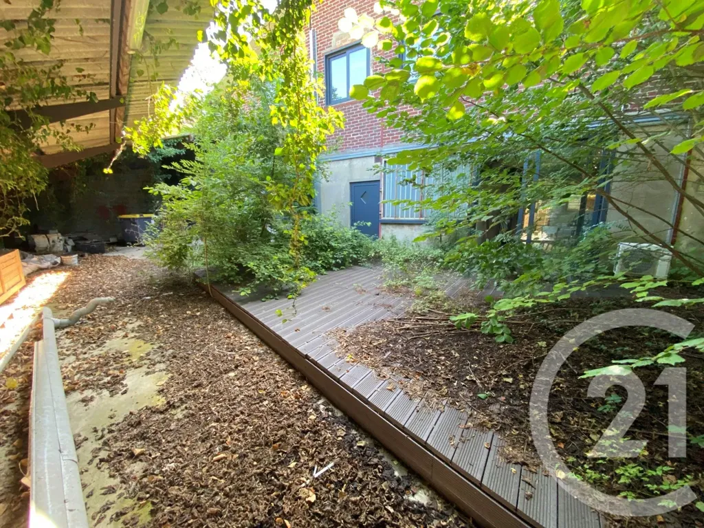 Jardin - Immeuble Bureautique avec Terrasse à Saint-Mard