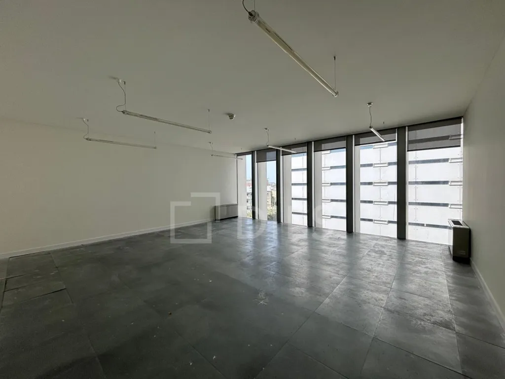 Pièces - Office with Open Plan in Boavista, Porto