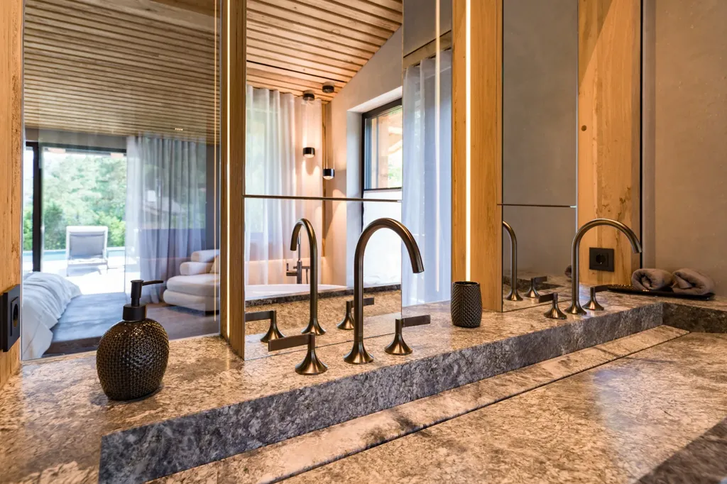 Salles de bain - Luxury Chalet with Indoor/Outdoor Pools in Reith