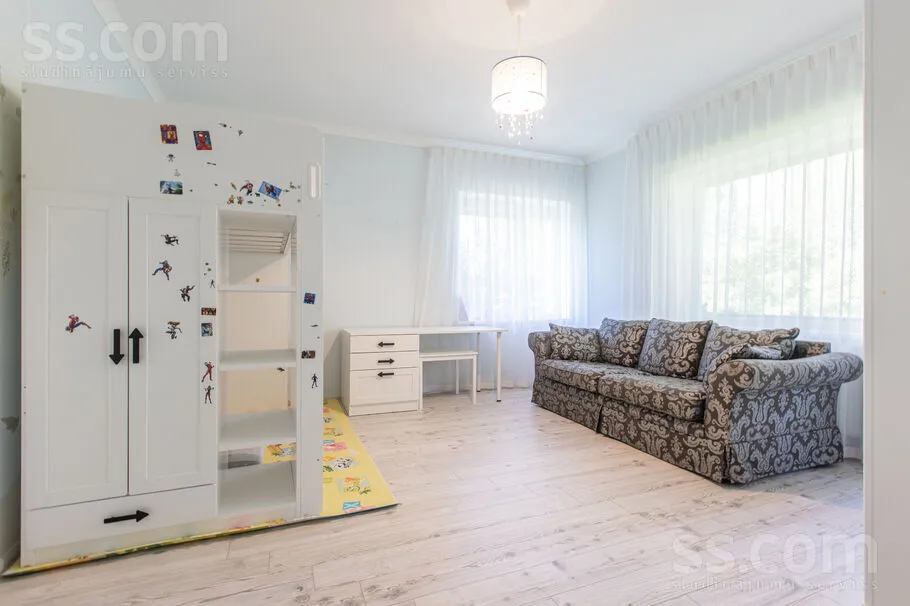 Magamistoad - 3-Bedroom Apartment with Balcony in Spilve