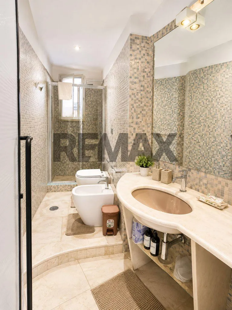 Bagni - Appartamento con terrazza nel centro di Salerno