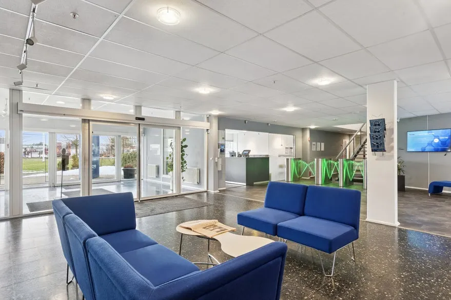 Esik - Office Space with Central Atrium in Glostrup