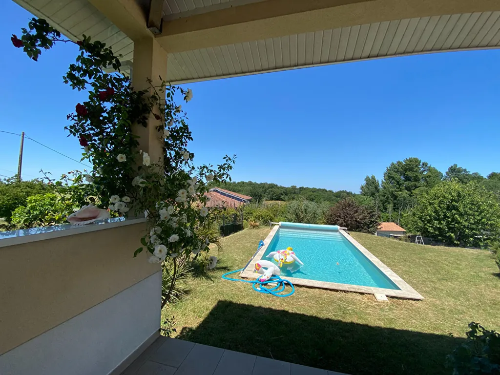 Piscina - Accessible House with Pool in Fronsadais