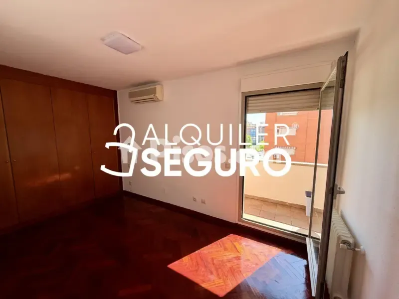 Magamistoad - Spacious Flat with Terrace in Usera