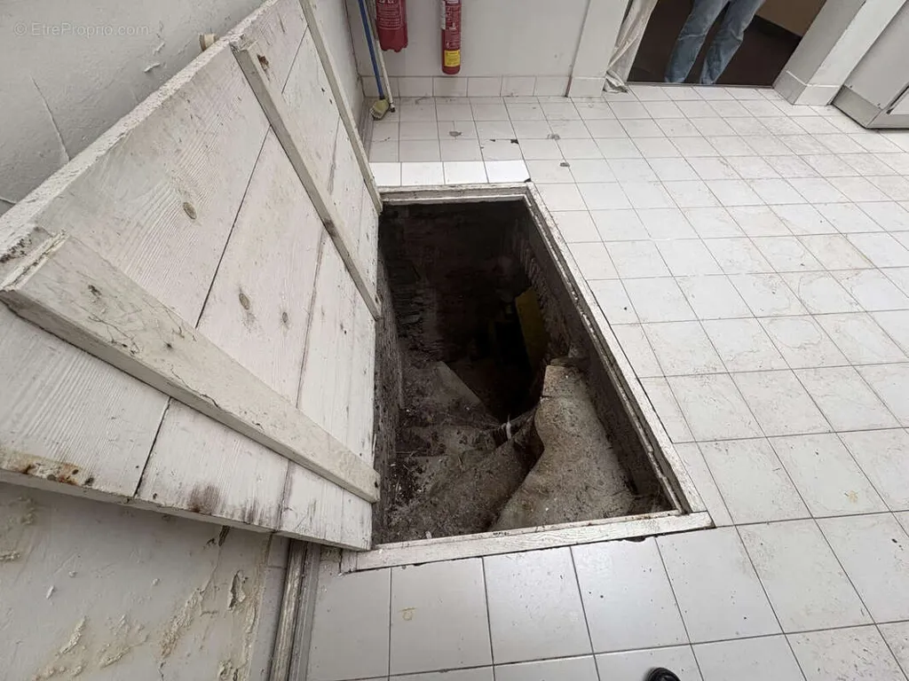 Utility Room - Historic Commercial Building in Troyes Centre