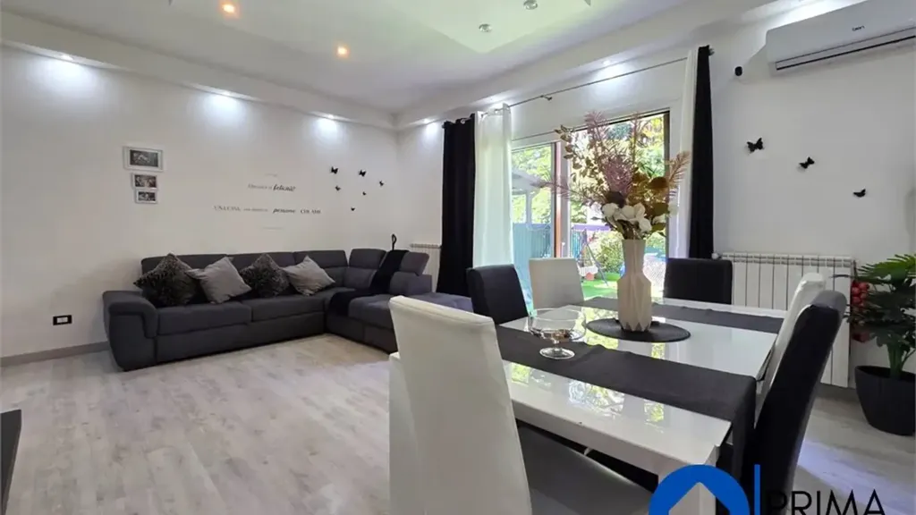Living Room - Villa with Two Gardens on Viale Donatelli, Terni