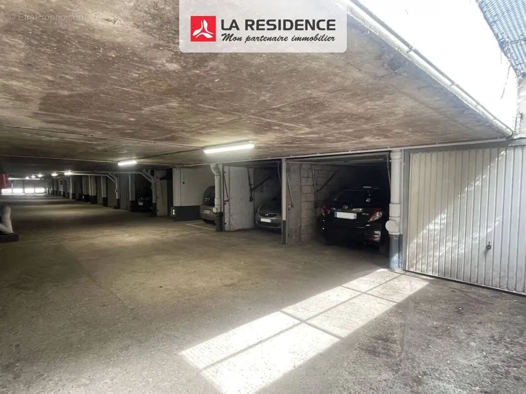 Garage - Box Fermé pour Véhicule à Saint-Cloud