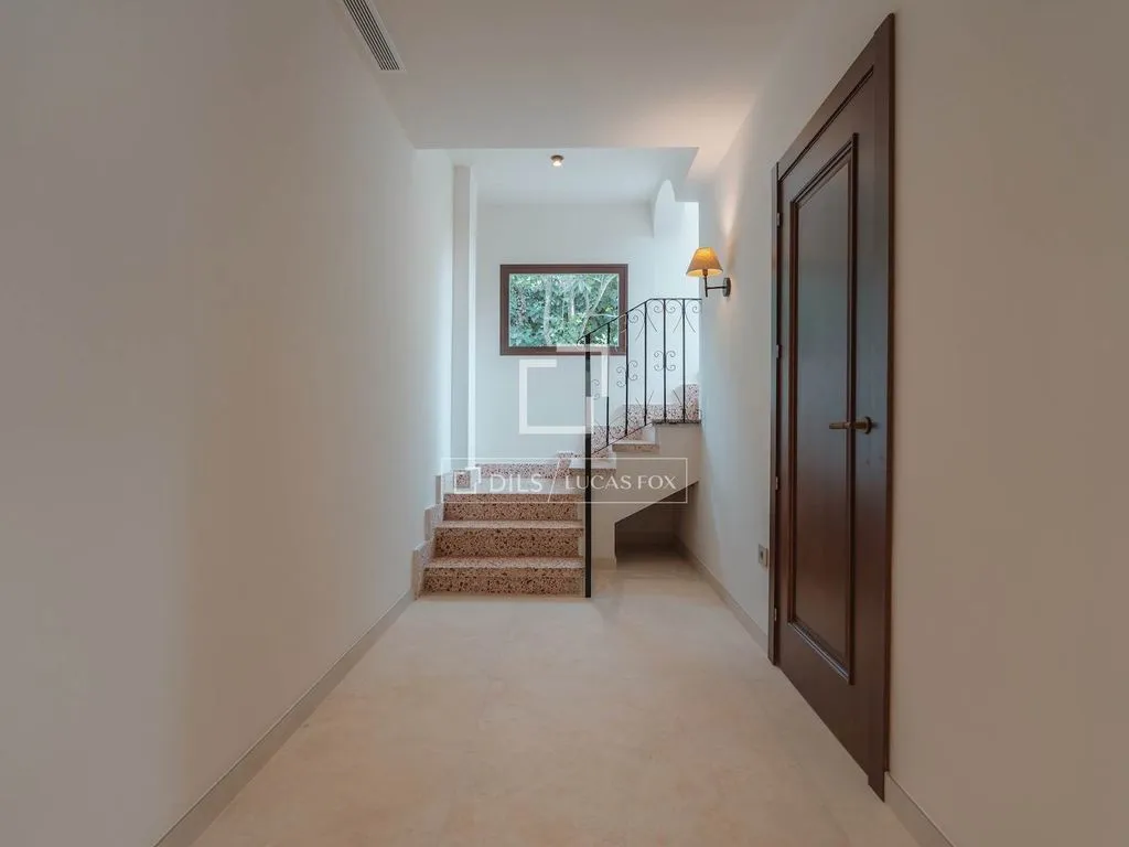 Esik - Mediterranean Villa with Pool in Javea