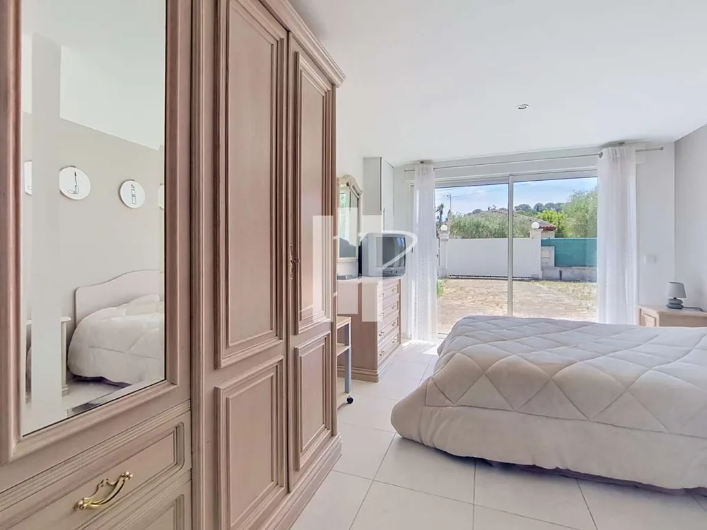 Magamistoad - Single-Storey Villa with Pool Potential in Saint-Raphaël