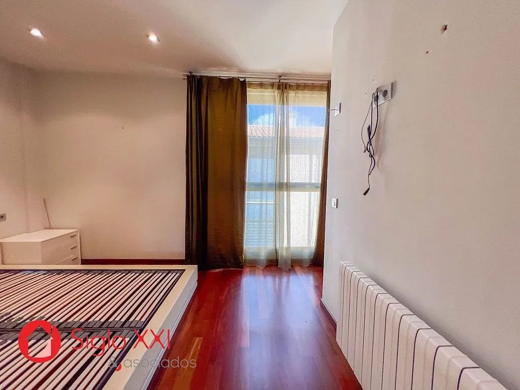 Magamistoad - Terraced House with Balcony in La Vila-Darremur