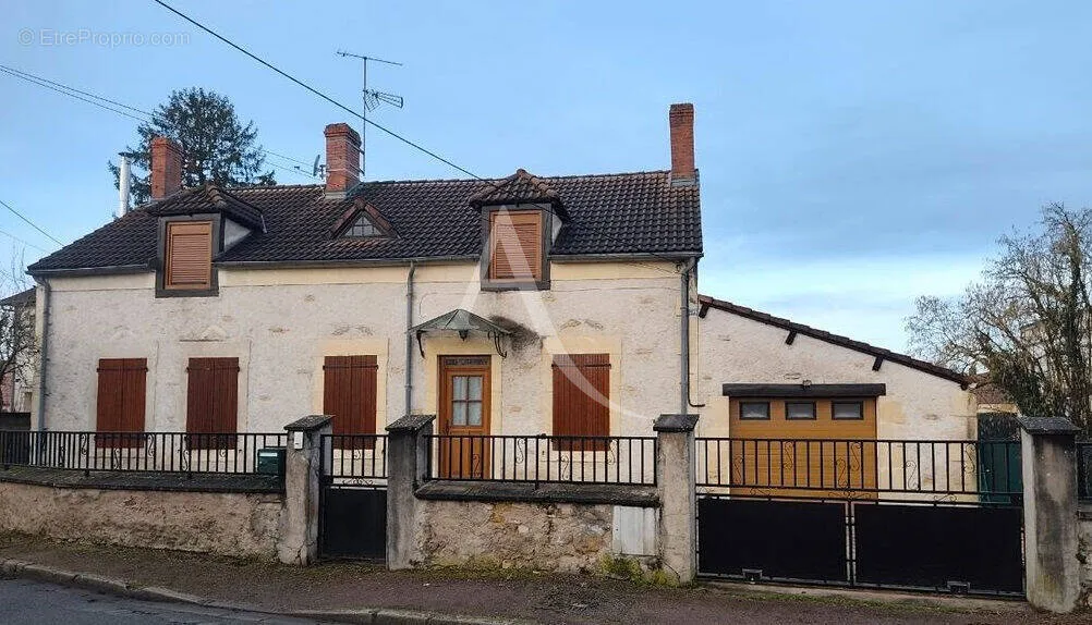8-room land in Fourchambault