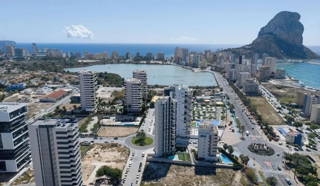 Luxury 3-Bedroom Apartment with Pool in Calpe