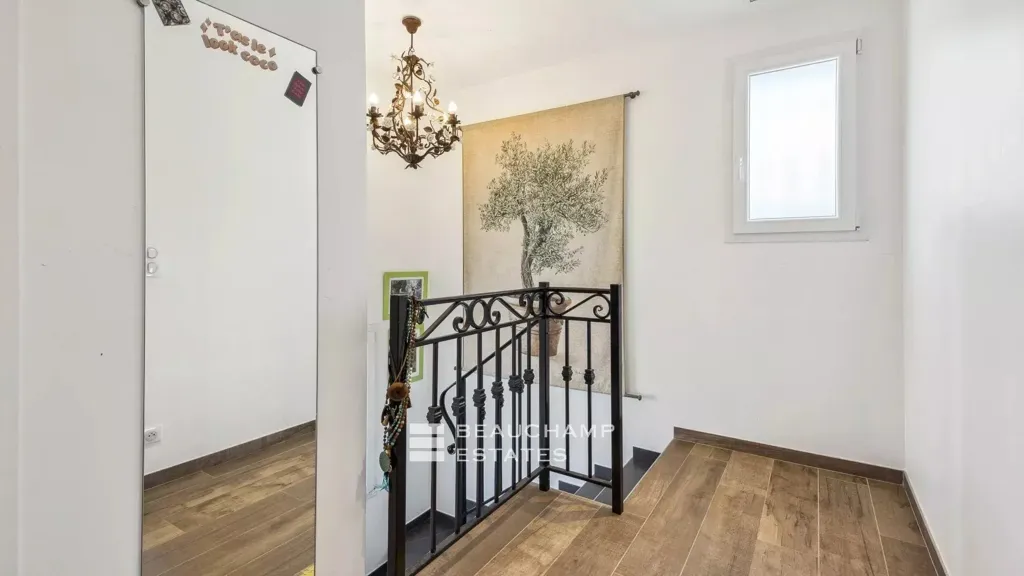 Entrée - Maison 5 pièces à Mouans-Sartoux