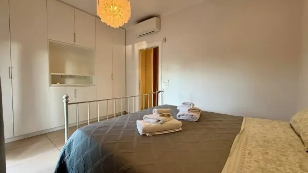 Bedrooms - Rustic Villa with Garden in Bari